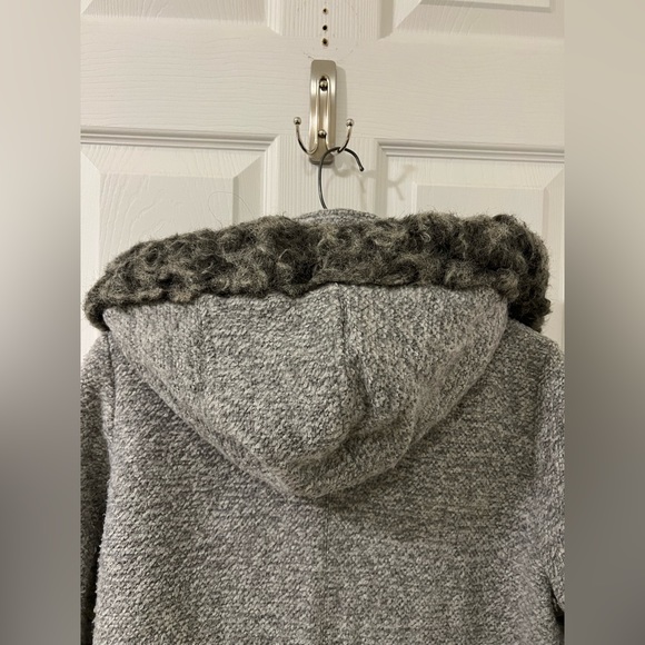 Ana Sweater , Size M Gray color Good condition Used - Picture 6 of 12